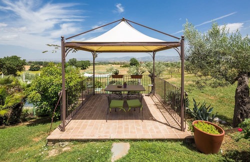 Cannara Apartment | L’Olmo Agriturismo di charme-The Sunrise suite with breathtaking view of Assisi.