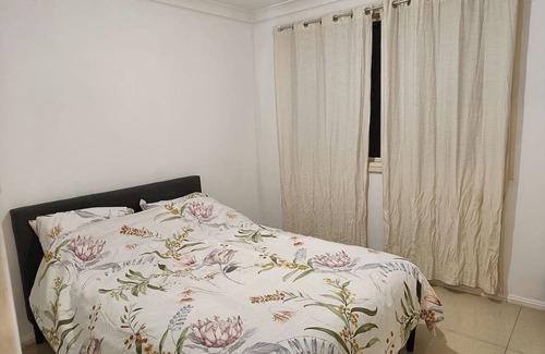 Greystanes House | Comfortable and cozy Graystanes home with garage