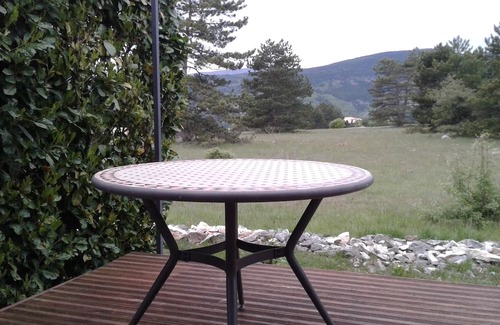 Aurel Apartment | Gite Spacieux 4 Personnes, Vaucluse. Acces Privatisé à une Piscine Interieure