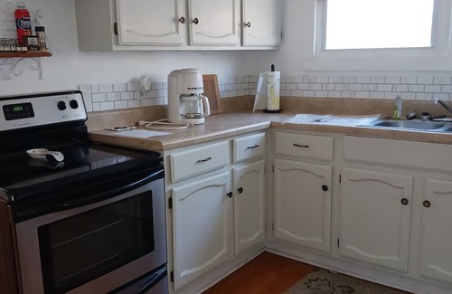 Troutville House | Pet friendly cozy cottage surrounded by nature. Minutes to Roanoke.