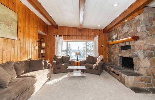 Bozeman House | Serene Pet Friendly, Fully Fenced 1 Acre 4BR 1.5BA Home With Privacy and Views
