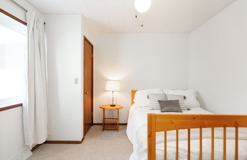 Bozeman House | Serene Pet Friendly, Fully Fenced 1 Acre 4BR 1.5BA Home With Privacy and Views