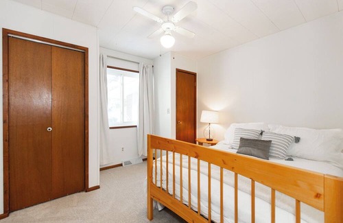 Bozeman House | Serene Pet Friendly, Fully Fenced 1 Acre 4BR 1.5BA Home With Privacy and Views