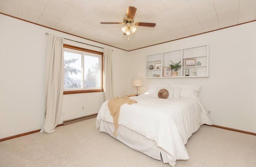 Bozeman House | Serene Pet Friendly, Fully Fenced 1 Acre 4BR 1.5BA Home With Privacy and Views
