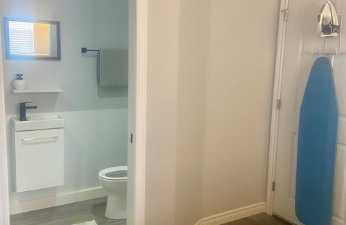 Halifax Apartment | Cozy 1BR Guest Suite w Hot tub (Halifax)