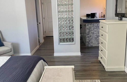Halifax Apartment | Cozy 1BR Guest Suite w Hot tub (Halifax)