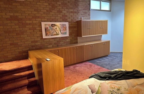 Ringwood House | Architect designed large 3/4 bedroom home in a private court close to Eastland