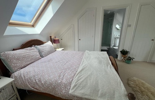 Felinwynt Cottage | Peaceful detached family house with sea views and short walk to the beach.