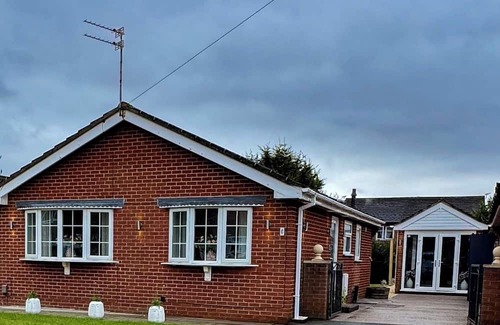 Handforth House | Stylish Home in Handforth near Mcr Airport