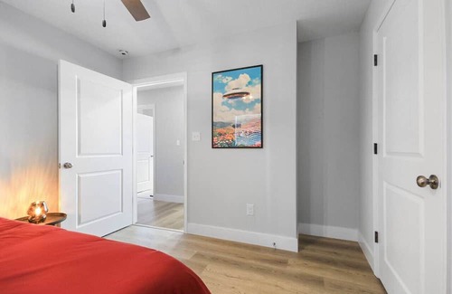 Columbia Apartment | GroovyGetaway: king suites, sleeps 8, dog friendly