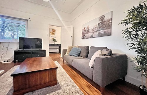 Preston House | House Sharon Summary: