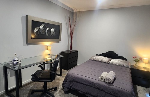 Ballina House | Modern Guest Suite A/C, spa, walk to shops, airport, cinema, restaurants, creek.