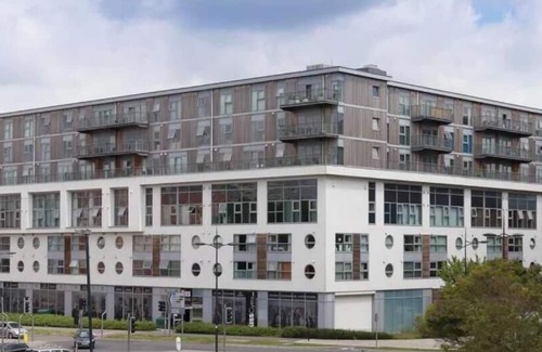 Swindon Apartment | Paramount city view