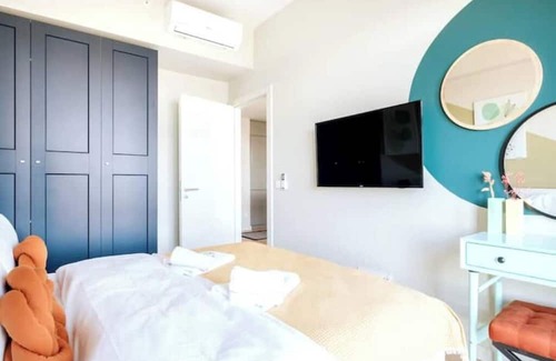 Umraniye Apartment | Rhea - Chic 1BD Apt w/ Balcony Views & Parking