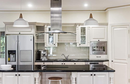 Mount Dandenong Villa | Cosy Villa among the nature. nice warm with central heating and fireplace