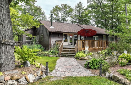 Muskoka Lakes Cottage | Lakeside Serenity: Windsor Point Retreat - Family Paradise with Stunning Views