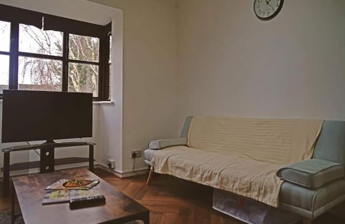 Higham Hill Apartment | London Apartment - Quick Central London Trains!