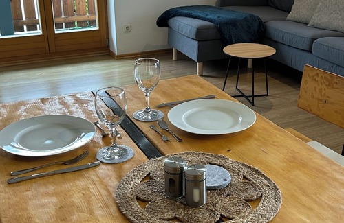 Hunderdorf Apartment | Gehobene Ferienwohnung Madera Campesina im Bayrischen Wald für 2 Pers