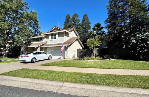 Roseville House | Cozy place in the heart of Roseville!