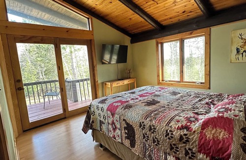 Cotton Cabin | Golden Pond, Secluded & Spacious Waterfront Oasis