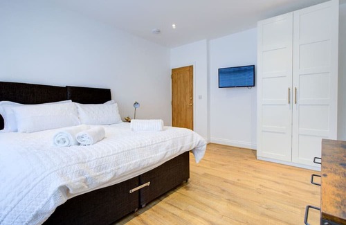 Brentwood House | Stunning Newly Fully Furnished Bedroom Ensuite