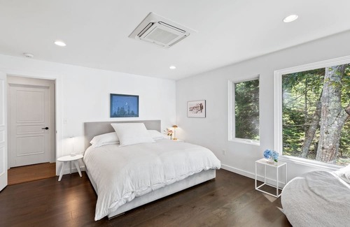 Saint George House | Tranquil Waters Retreat: A Luxurious Scandinavian-Inspired Haven on the Saint