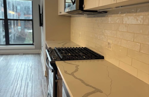 Old Town North Apartment | Floor to Ceiling Windows! Rooftop, Swimming Pool plus more..Your cozy getaway