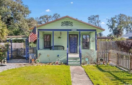 Warrington Cottage | Charming 3 Bed 1 Bath 100 year old Cottage Near Downtown Pensacola and NAS