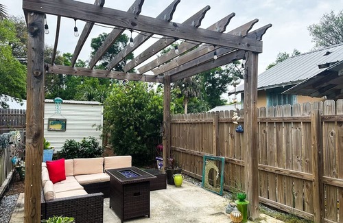 Warrington Cottage | Charming 3 Bed 1 Bath 100 year old Cottage Near Downtown Pensacola and NAS