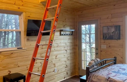 Gowensville Cabin | Treehouse at the Persimmon Farm