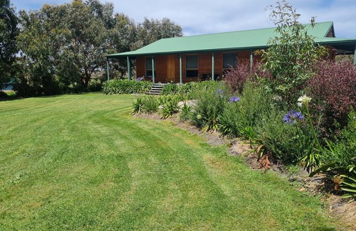 Marengo House | Private Retreat. Set on 1 acre. 5 min walk to the beach. Pet friendly!