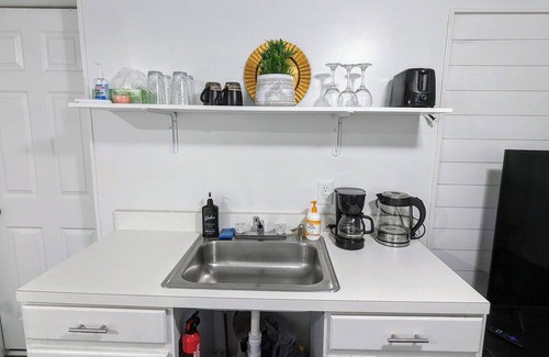 Leesburg House | WOW Modern & Cozy unit!! w/Private Entrance!