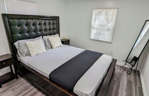 Leesburg House | WOW Modern & Cozy unit!! w/Private Entrance!