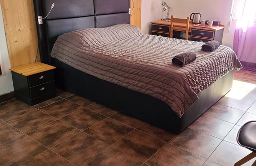 Brives-sur-Charente Bed & Breakfast | Les Coquelicots, Suite Familiale Avec Accès Piscine