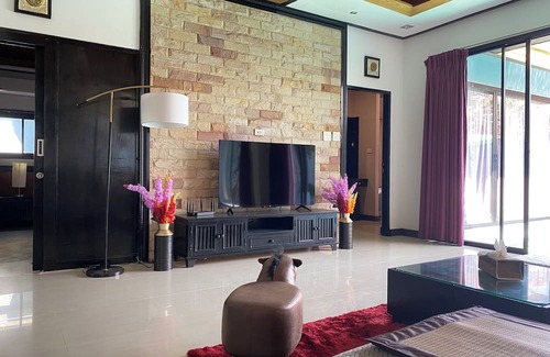 Wichit Villa | 两卧室独栋泳池别墅，毗邻泰拳馆一条街、国际学校、帕莱钓鱼码头、超值的选择。