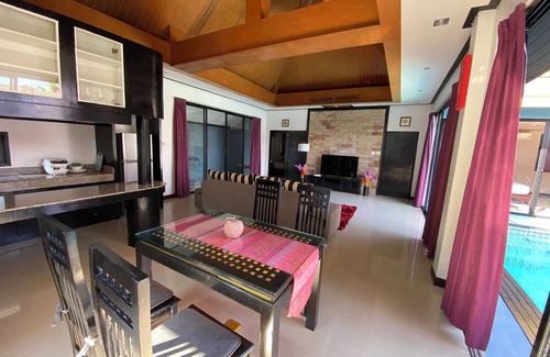 Wichit Villa | 两卧室独栋泳池别墅，毗邻泰拳馆一条街、国际学校、帕莱钓鱼码头、超值的选择。