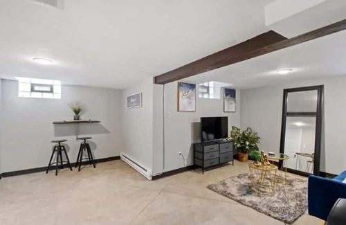 Greenfield Apartment | Entire rental unit in Milwaukee, Wisconsin