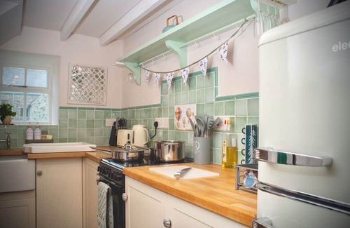 East Portlemouth House | Snowdrop cottage close to Dartmoor free parking child friendly!