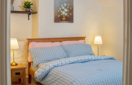 East Portlemouth House | Snowdrop cottage close to Dartmoor free parking child friendly!