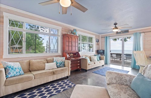 Carsonville House | 1 br cottage on lake w/hot tub