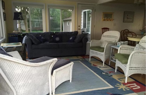 Vermilion House | Welcome to this charming 3-bedroom, 1-bathroom house located in Vermilion, OH