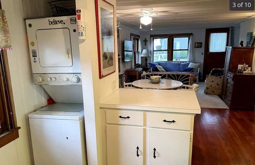 Vermilion House | Welcome to this charming 2-bedroom, 1-bathroom house located in Vermilion, OH