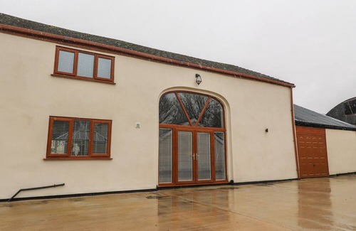 Knott End-on-Sea Cottage | BARN CONVERSION, with hot tub in Stalmine
