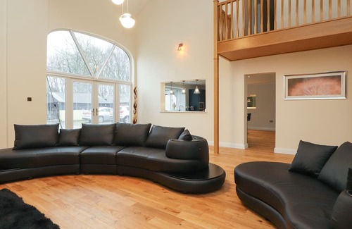 Knott End-on-Sea Cottage | BARN CONVERSION, with hot tub in Stalmine