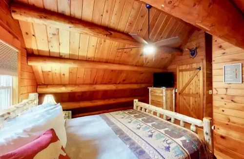 Trenton Cabin | Silver's Log Cabin w/ Fire Pit near Acadia National Park