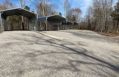 Frogue RV Rental | RV Campground located just 1 mile away from Dale Hollow Lake State Park.