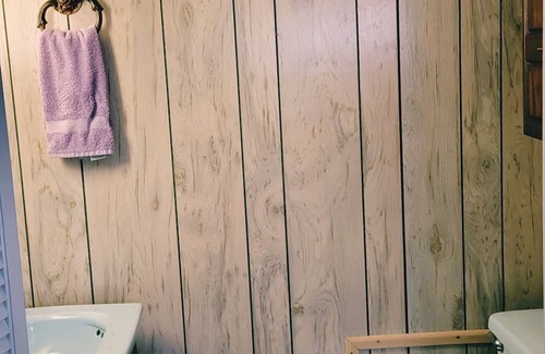 Mount Airy House | Retro Cozy Home Away from Home 2 bedroom home just outside downtown Mayberry