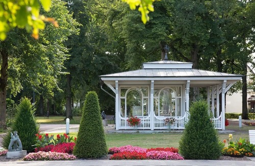 Lippstadt Apartment | Apartment 'Wohnung Am Kurpark' with Wi-Fi