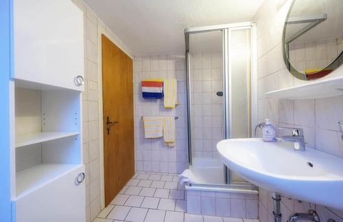 Lippstadt Apartment | Apartment 'Appartement Am Kurpark' with Wi-Fi
