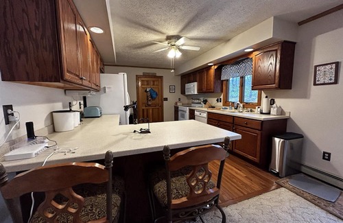Alpine Lake Cabin | New Cabin with hot tub in Alpine Lake Resort!